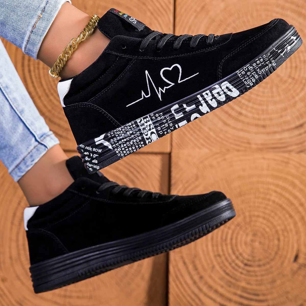 Women's Heart Design Sneakers