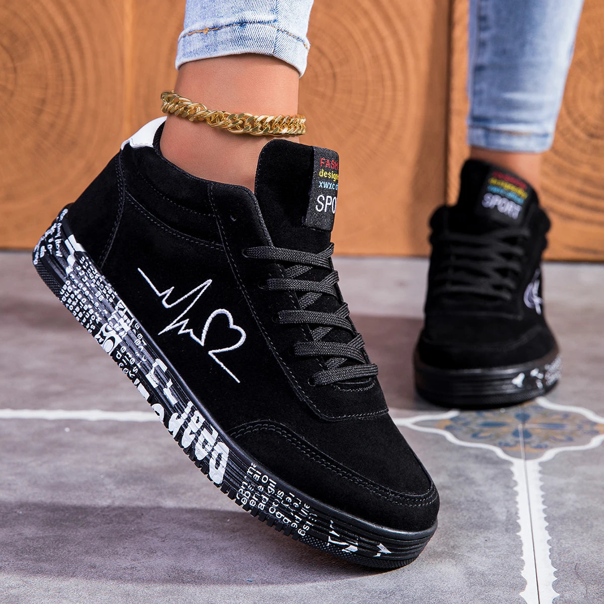 Women's Heart Design Sneakers