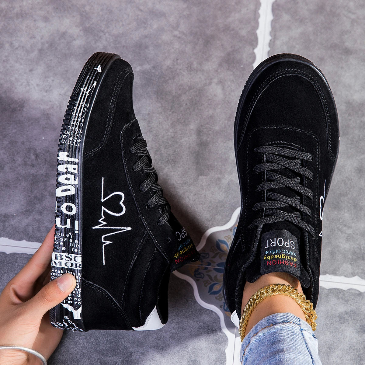 Women's Heart Design Sneakers