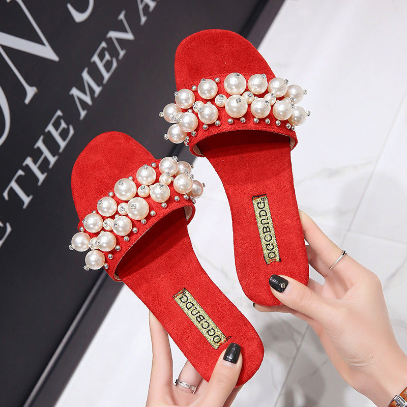 Pearl slippers with rivets