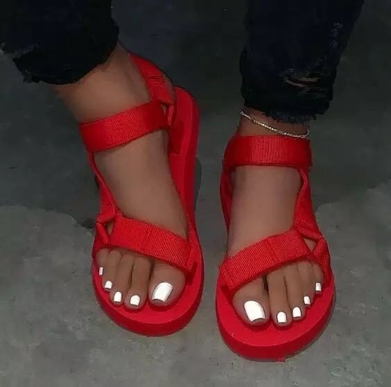 Open-toe sandals with buckle